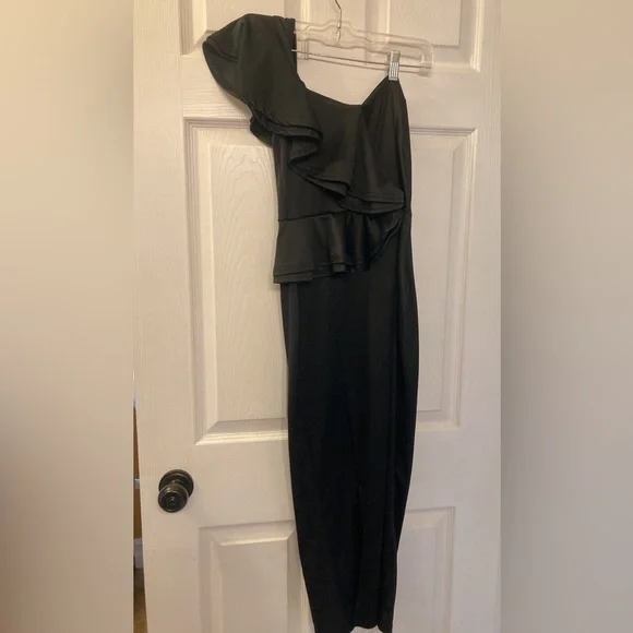 Bodycon black one sleeve frill front dress - Picture 2 of 2